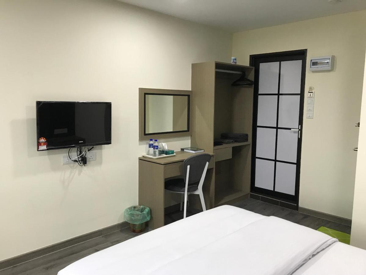Oyo 90506 Z Stay Inn Hotel Simpang Renggam ภายนอก รูปภาพ