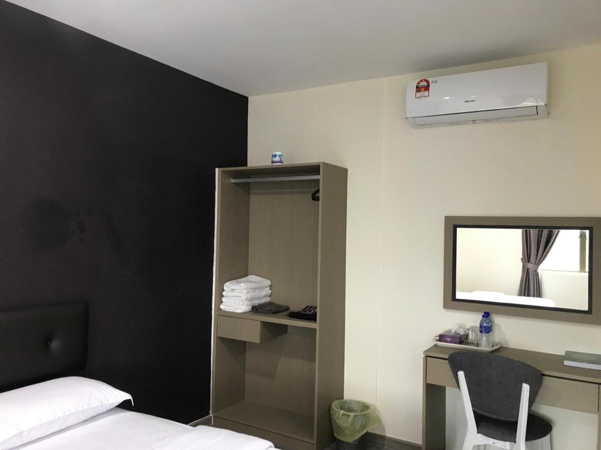 Oyo 90506 Z Stay Inn Hotel Simpang Renggam ภายนอก รูปภาพ