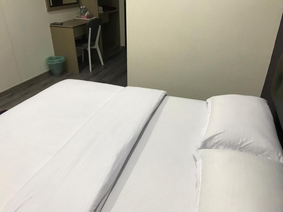 Oyo 90506 Z Stay Inn Hotel Simpang Renggam ภายนอก รูปภาพ