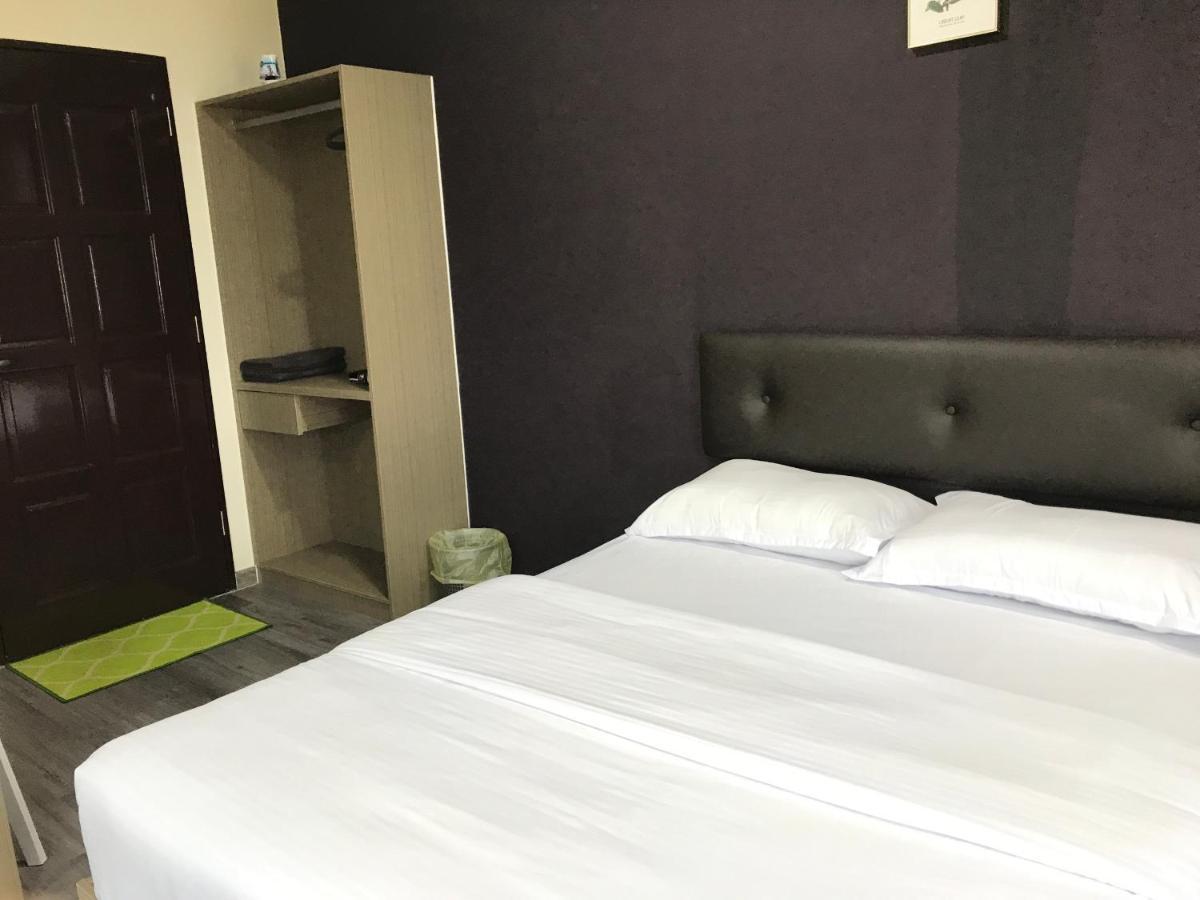 Oyo 90506 Z Stay Inn Hotel Simpang Renggam ภายนอก รูปภาพ