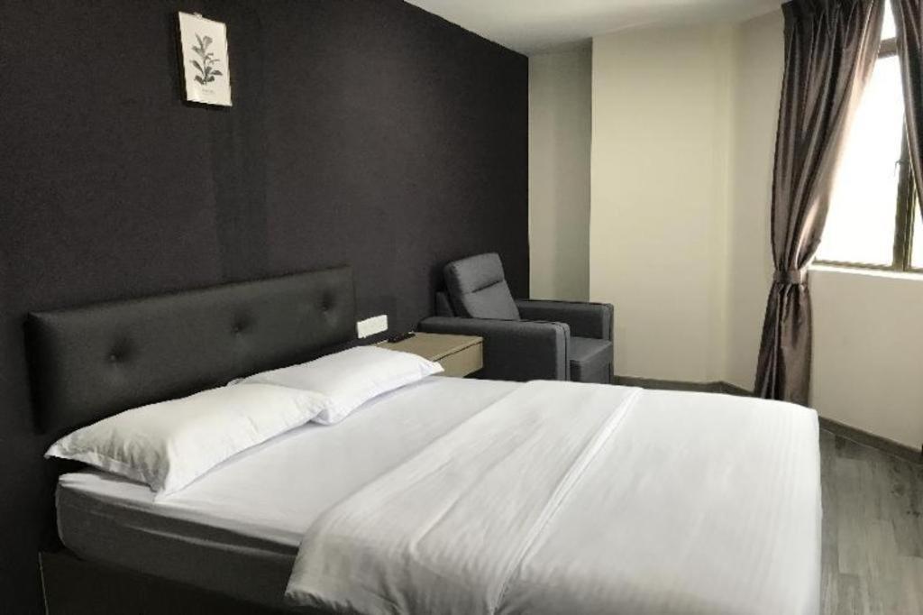 Oyo 90506 Z Stay Inn Hotel Simpang Renggam ภายนอก รูปภาพ